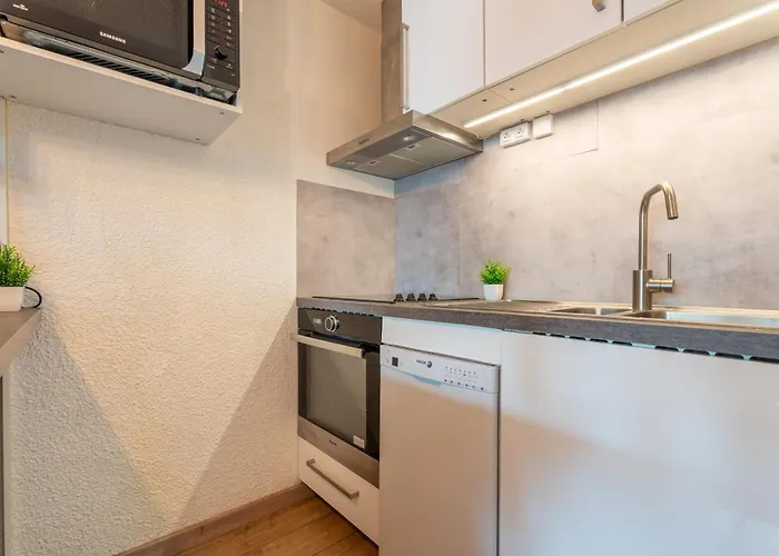 Lägenhet In-out - Heart Of Convenient Flat, Wifi 92 *