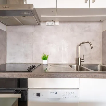 Διαμέρισμα In-out - Heart Of Convenient Flat, Wifi 92 *