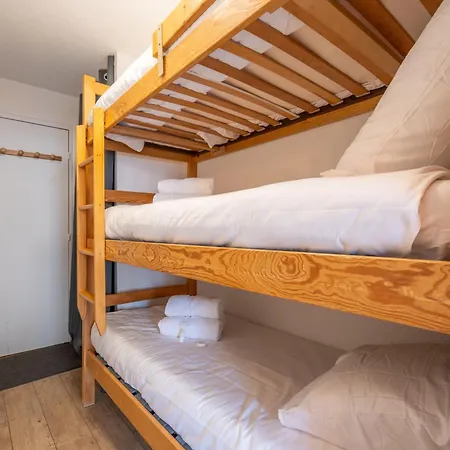 In-out - Heart Of Convenient Flat, Wifi 92 Apartment *