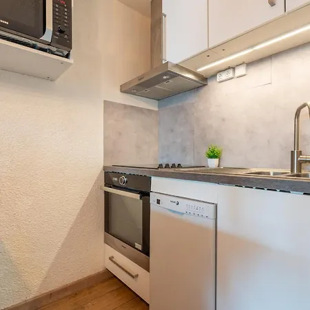 Διαμέρισμα In-out - Heart Of Convenient Flat, Wifi 92 *