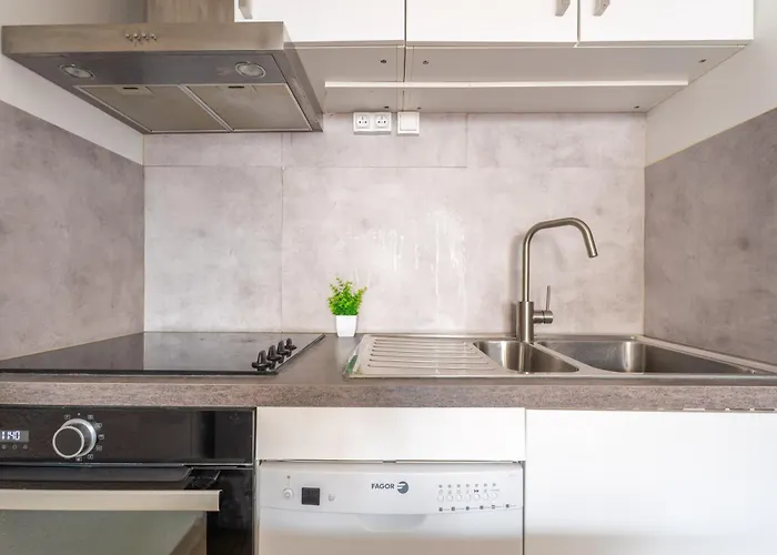 Apartment In-out - Heart Of Convenient Flat, Wifi 92 *