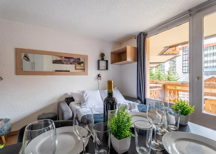 In-out - Heart Of Convenient Flat, Wifi 92 Apartment *